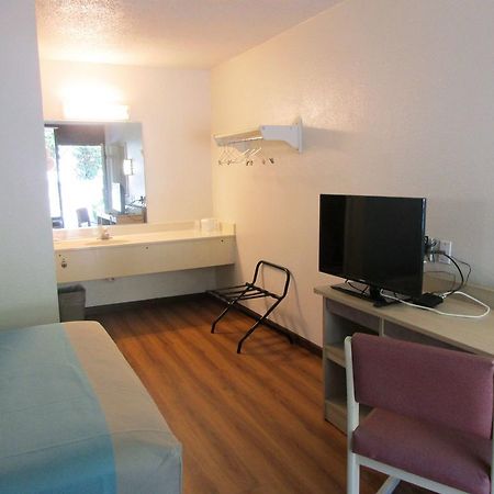Motel 6 Huntsville - Madison Kültér fotó