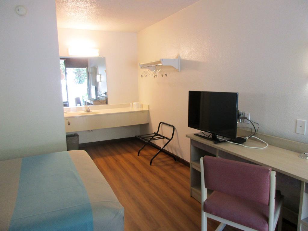 Motel 6 Huntsville - Madison Kültér fotó